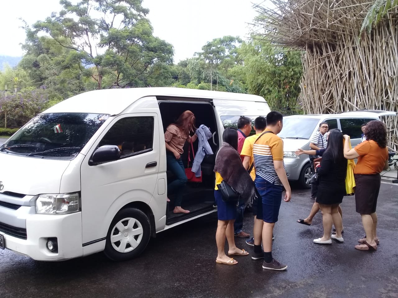 Agra Car Rental Page 3 Sewa Hiace Alphard New Innova